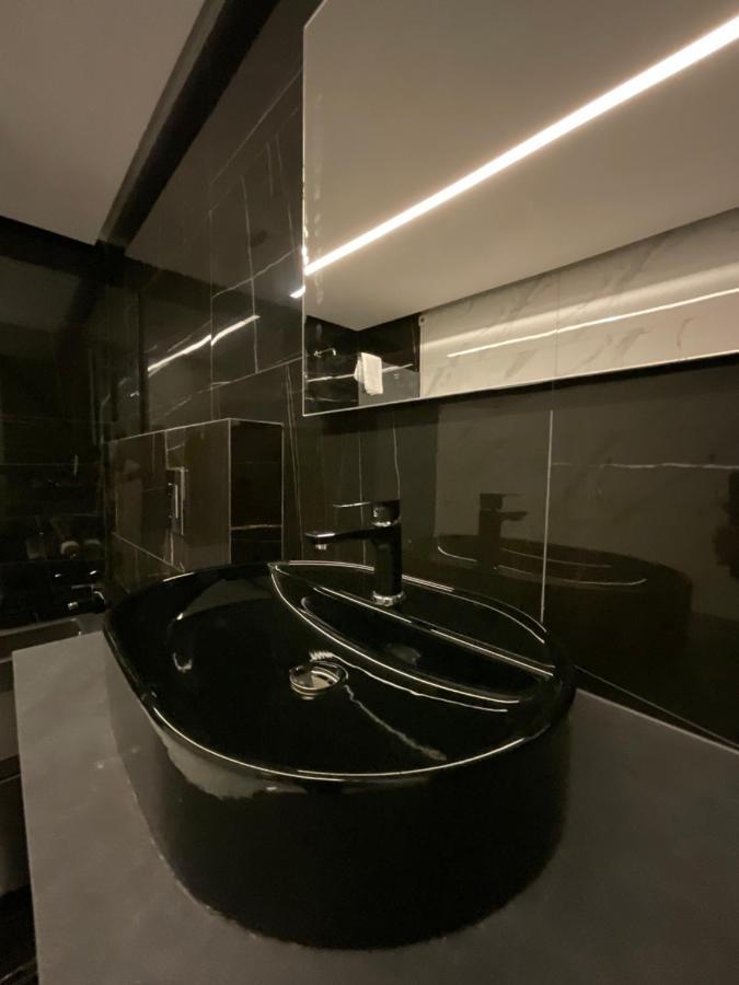 Palace Hotel & Spa Titova Mitrovica エクステリア 写真