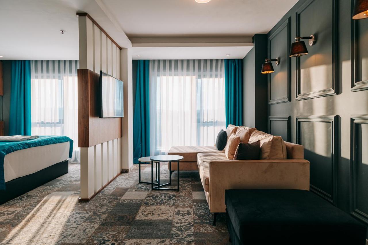 Palace Hotel & Spa Titova Mitrovica エクステリア 写真