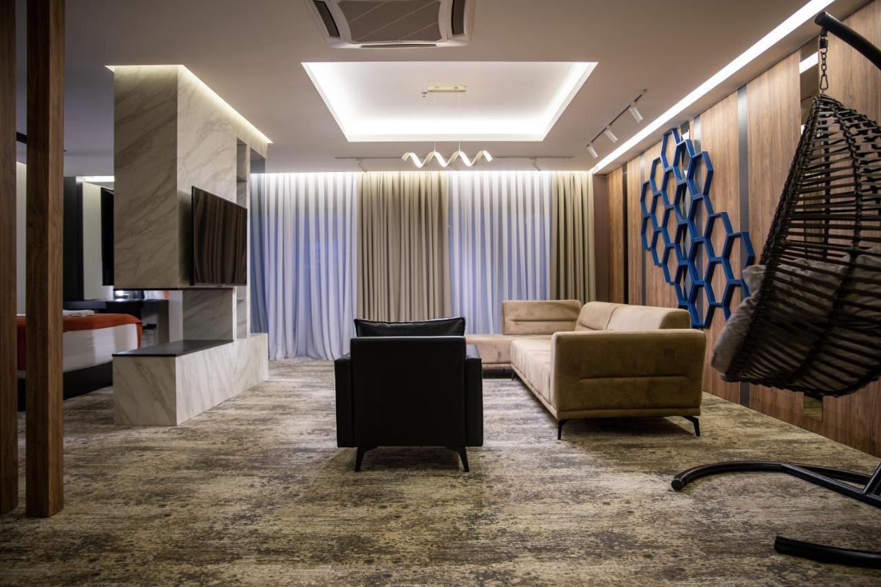 Palace Hotel & Spa Titova Mitrovica エクステリア 写真