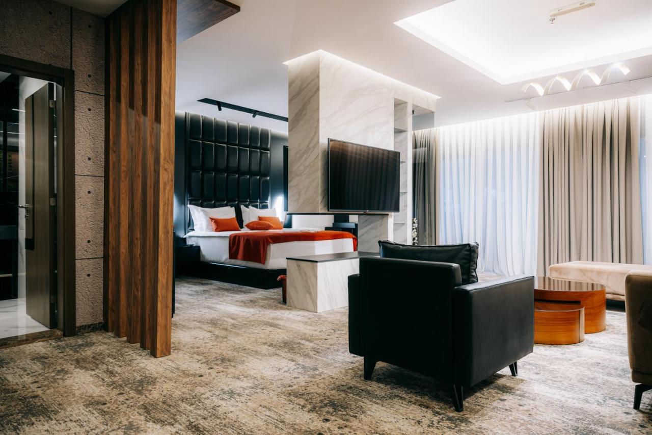 Palace Hotel & Spa Titova Mitrovica エクステリア 写真